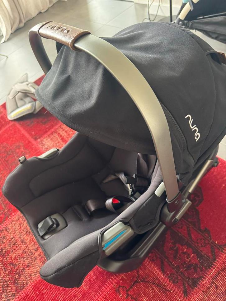Nuna PIPA next + ISOFIX Base - ZGAN!, Kinderen en Baby's, Autostoeltjes, Zo goed als nieuw, Overige merken, 0 t/m 13 kg, Isofix