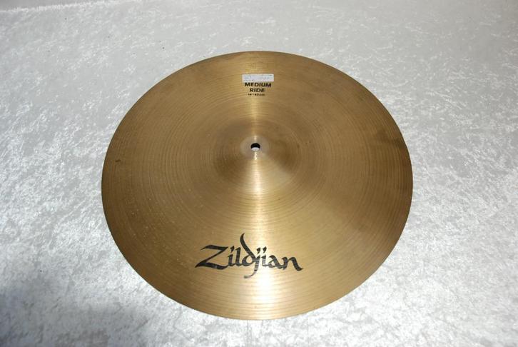 Zildjian Avedis medium ride bekken 1707gr 18 inch <25251161>, Muziek en Instrumenten, Instrumenten | Onderdelen, Gebruikt, Drums of Percussie