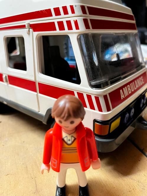 Playmobil Ambulance met werkend zwaailicht en spulletjes., Kinderen en Baby's, Speelgoed | Playmobil, Gebruikt, Ophalen of Verzenden