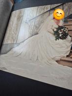 Trouwjurk met sleep, Kleding | Dames, Trouwkleding en Trouwaccessoires, Ophalen of Verzenden, Zo goed als nieuw, Beige, Trouwjurk