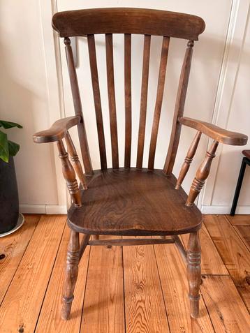 Antieke Houten Stoel met Armleuningen beschikbaar voor biedingen