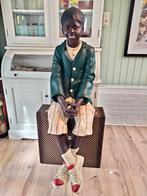 Vintage Beeld Zittende Afrikaanse Jongen op Koffer met vogel, Ophalen