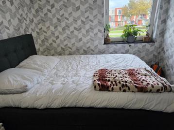 Boxspring met opbergruimte 140x200 beschikbaar voor biedingen