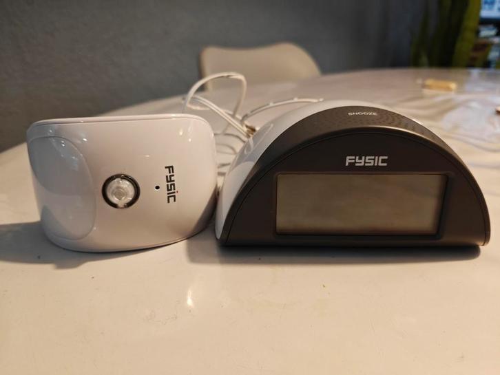 Fysic FC-38 Alarmklok met dwaaldetectie, Huis en Inrichting, Woonaccessoires | Klokken, Gebruikt, Wekker of Tafelklok, Digitaal