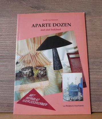 Boek, Hobby, Aparte Dozen met stof bekleden beschikbaar voor biedingen