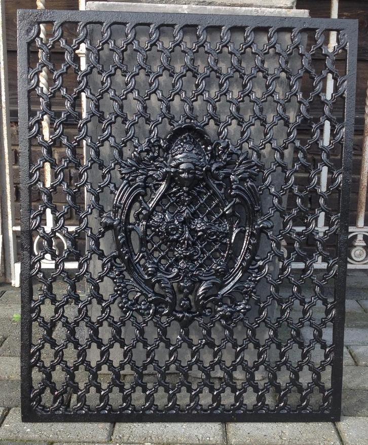 Deurrooster gietijzer Medusa 75/61 in twee kleuren., Doe-het-zelf en Verbouw, Kozijnen en Schuifpuien, Nieuw, Overige typen, Metaal