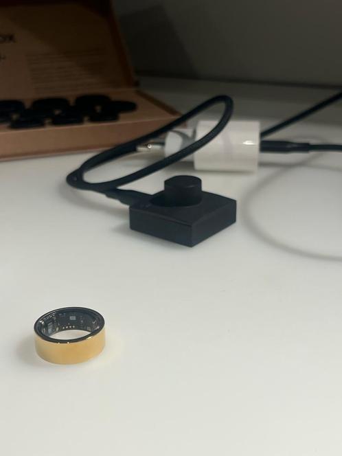 Ultrahuman ring AIR maat 7 (goud), Sieraden, Tassen en Uiterlijk, Activity trackers, Zo goed als nieuw, iOS, Geel, Waterdicht
