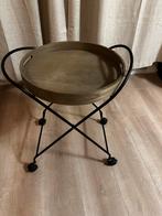 Leuke bijzettafel met metalen frame en houten dienblad, Huis en Inrichting, Tafels | Bijzettafels, Minder dan 45 cm, Minder dan 55 cm