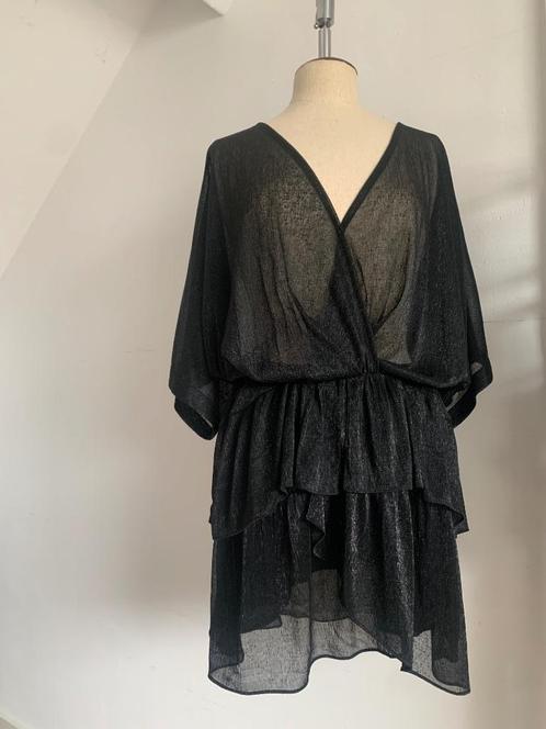 Iro feestelijke jurk zwart subtiele glans 40= 38/M - 40/L, Kleding | Dames, Jurken, Zo goed als nieuw, Maat 38/40 (M), Zwart, Boven de knie
