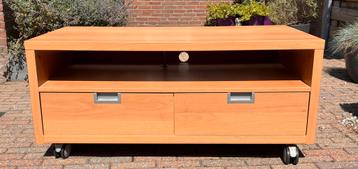 IKEA Tv-meubel op Wieltjes beschikbaar voor biedingen