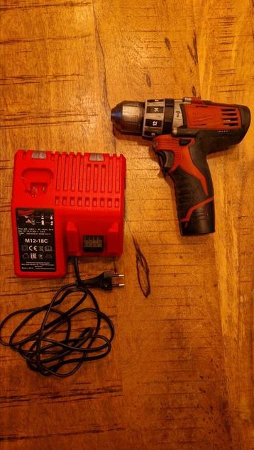 Milwaukee boormachine m12 inc aacu en lader beschikbaar voor biedingen