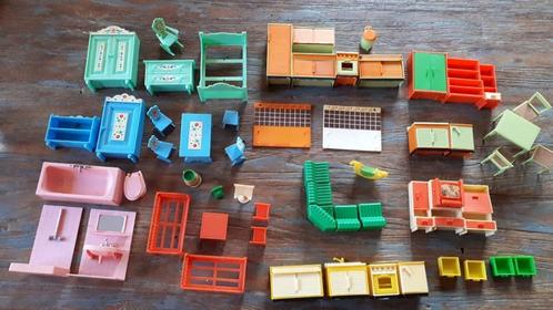 poppenhuis meubels vintage  hout en kunststof, Verzamelen, Poppenhuizen en Toebehoren, Gebruikt, Gebruiksvoorwerp, Ophalen of Verzenden