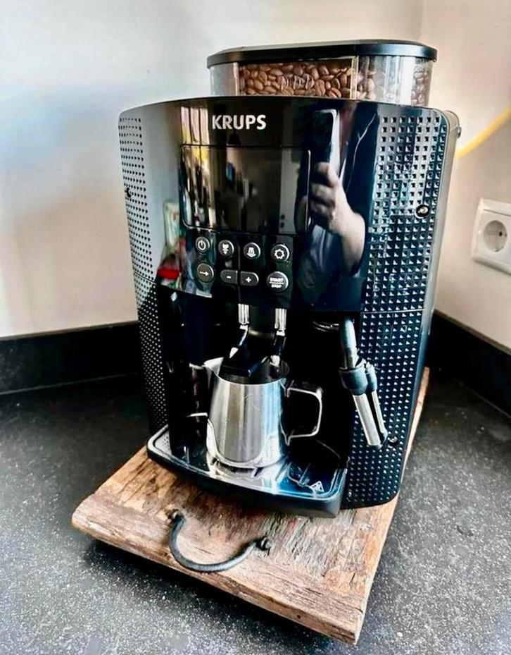 Krups EA815 volautomatisch espressomachine zo goed als nieuw, Witgoed en Apparatuur, Koffiezetapparaten, Zo goed als nieuw, Koffiebonen