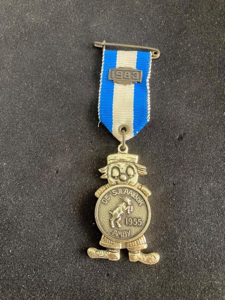 Carnaval orde CV de Sjlaaibök Mestreech-Amby 1983, Postzegels en Munten, Penningen en Medailles, Overige materialen, Nederland