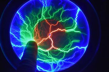 Kleurrijke plasma schijf doorsnee 15 cm beschikbaar voor biedingen