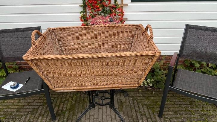 Mooie rieten mand, Huis en Inrichting, Woonaccessoires | Schalen en Manden, Gebruikt, Mand, Rechthoekig, Riet, Ophalen