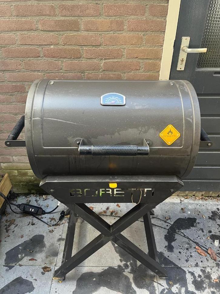 Boretti Fratello 2.0 (met hoes + kolenbrander) op wieltjes, Tuin en Terras, Houtskoolbarbecues, Zo goed als nieuw, Met accessoires