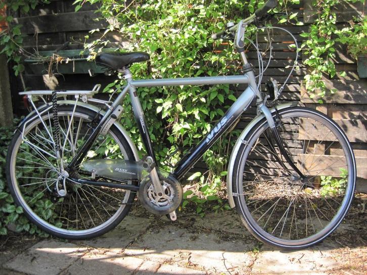 heren / jongensfiets  fiets 28 inch., Fietsen en Brommers, Fietsen | Heren | Herenfietsen, Gebruikt, Batavus, 53 tot 57 cm, Versnellingen