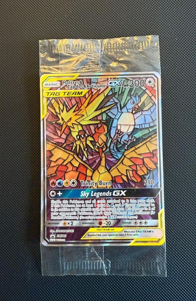 Moltres & Zapdos & Articuno GX - SM Black Star Promos - #210, Hobby en Vrije tijd, Verzamelkaartspellen | Pokémon, Nieuw, Losse kaart