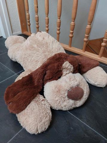Grote liggende hond knuffel 90cm beschikbaar voor biedingen