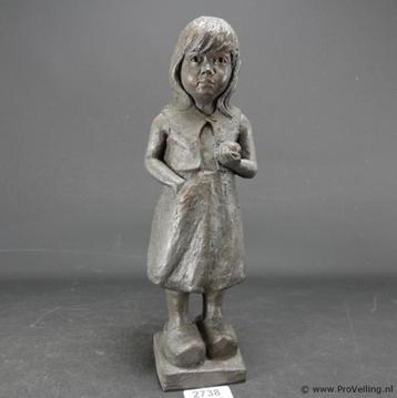 Bronzen beeldje "Meisje" door Geert Kunen beschikbaar voor biedingen