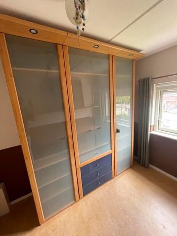 Ikea kast beschikbaar voor biedingen