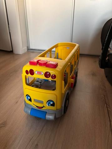 Fisher Price schoolbus met poppetjes  beschikbaar voor biedingen