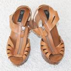 Prachtige Zacht Leren MNG Hakken (Maat 38) s16 € 30,-, Kleding | Dames, Schoenen, Pumps, Bruin, MNG, Ophalen of Verzenden