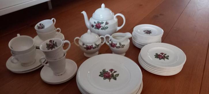 Wedgwood Moss Rose Servies, Antiek en Kunst, Antiek | Servies compleet, Ophalen of Verzenden
