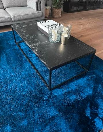 Zwart marmeren salontafel – industrieel & stijlvol beschikbaar voor biedingen