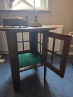 Antiek kastje met zeshoekig blad en antiek rooksetje ., Ophalen