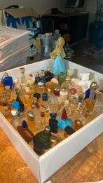 Doos oude parfum flesjes jaren 90-2010 50/60 stuks, Verzamelen, Parfumverzamelingen, Gebruikt, Ophalen of Verzenden, Miniatuur
