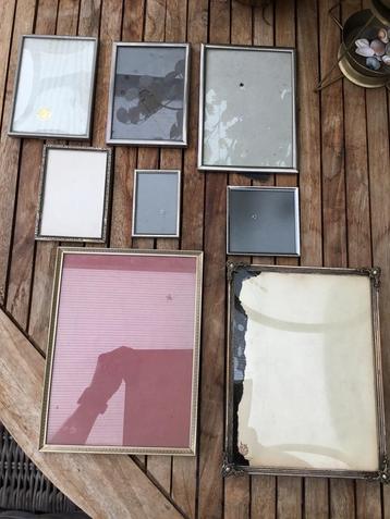 Oude Vintage Fotolijsten - Set van 9 Waarvan 2 met Bolglas beschikbaar voor biedingen