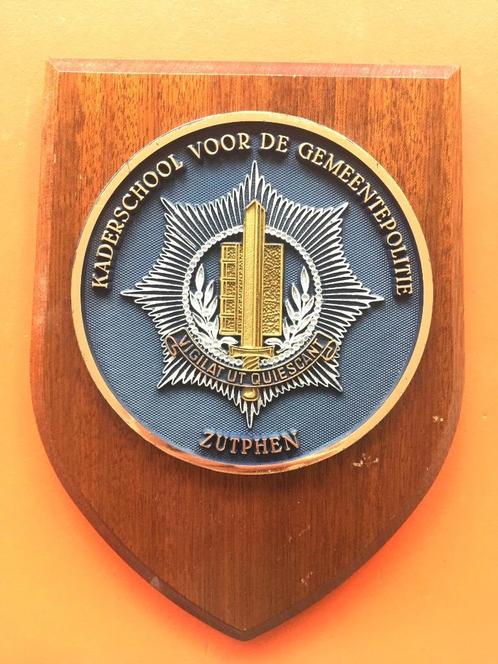 SCHILD - ZUTPHEN : Kaderschool voor de Gemeentepolitie, Verzamelen, Overige Verzamelen, Nieuw, Ophalen of Verzenden