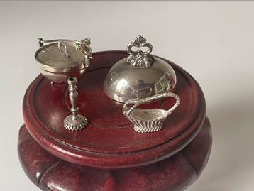Zilveren Miniaturen, Kandelaar, Cloche ,Kookpot, Flessenmand beschikbaar voor biedingen