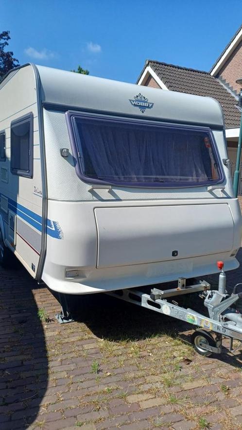 Hobby de luxe met stapelbed, Caravans en Kamperen, Caravans, Bedrijf, tot en met 4, 1000 - 1250 kg, Treinzit, Hobby, Dwarsbed