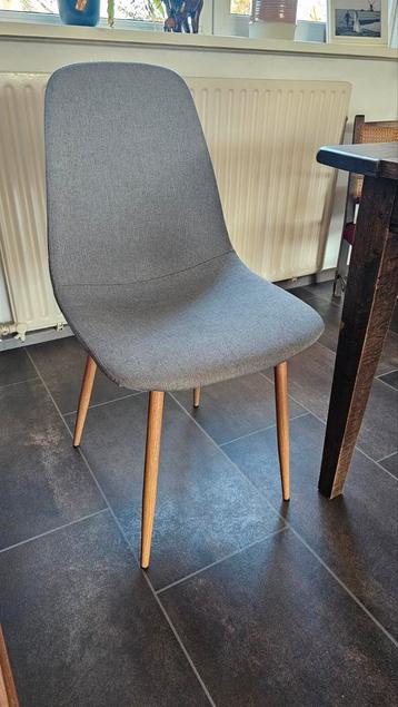 Mooie stoel x4 beschikbaar voor biedingen