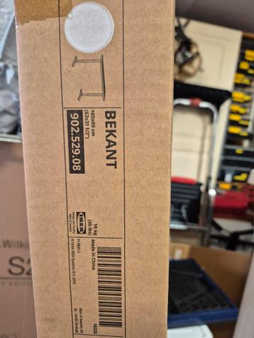 BEKANT ( IKEA ) wit onderstel van buro NIEUW IN de doos - afbeelding 1
