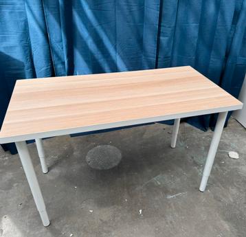 Bureau/ tafel Ikea beschikbaar voor biedingen