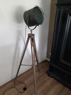 Mooie stoere industriële lamp op houten poot, Huis en Inrichting, Lampen | Vloerlampen, Ophalen, 150 tot 200 cm