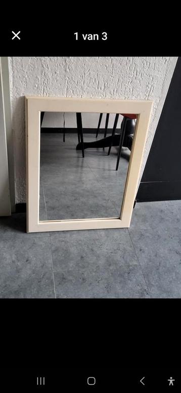 Houten wandspiegel totale afmetingen 66x52/spiegel 40x55 cm beschikbaar voor biedingen
