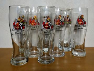 Gewelfde Hertog Jan glazen beschikbaar voor biedingen