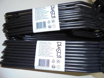 20 kleerhangers kunststof zwart nieuw beschikbaar voor biedingen