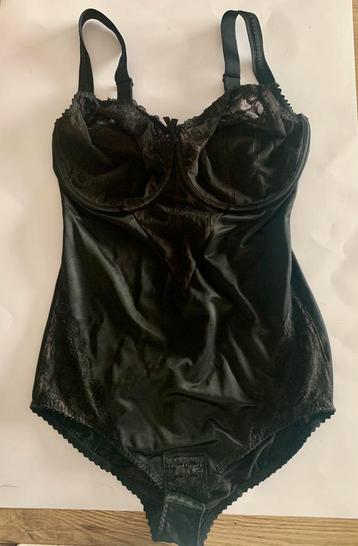 Prima donna 85E body corrigerend full cup zwart beschikbaar voor biedingen