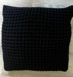 Nieuw zwart kussen vierkant met wafelmotief 45 x 45 cm., Ophalen of Verzenden, Nieuw, Zwart, Vierkant