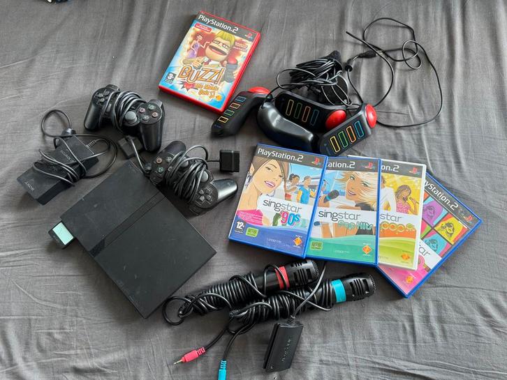 PS 2 playstation 2 met microfoons en buzzers, Spelcomputers en Games, Spelcomputers | Sony PlayStation 2, Zo goed als nieuw, Zwart