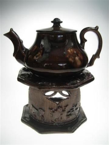 Polychroom Glazuur antieke theepot ca. 1910 beschikbaar voor biedingen