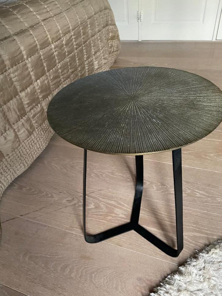 Bijzettafels (2 stuks) Cruz goud aluminium met zwart ijzer, Huis en Inrichting, Tafels | Bijzettafels, Nieuw, Rond, 45 tot 60 cm