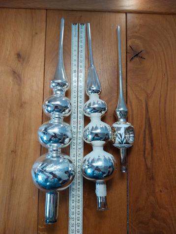 3 glazen kerstpieken.  Deukpiek beschikbaar voor biedingen