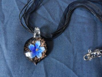 Glazen hanger met blauwe bloem aan lintcollier Murano h. 4,4 beschikbaar voor biedingen